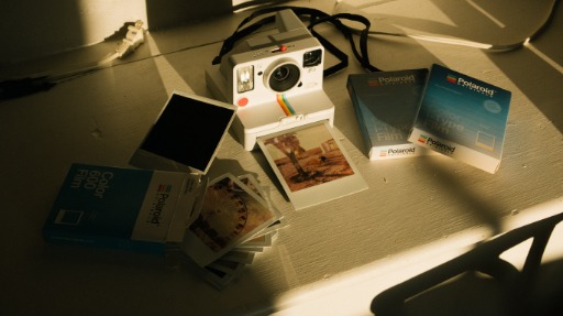 polaroid camera 