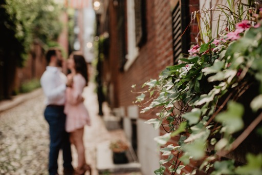 couple kissing